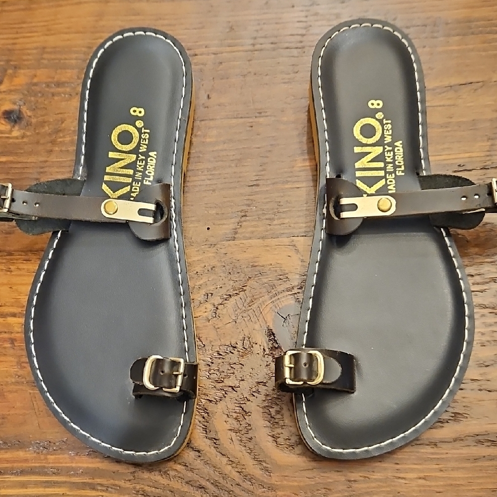 VINTAGE NEVER WORN KINO SANDALS
